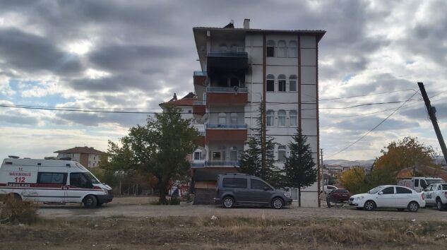 Apartmanda çıkan yangında 11 kişi etkilendi