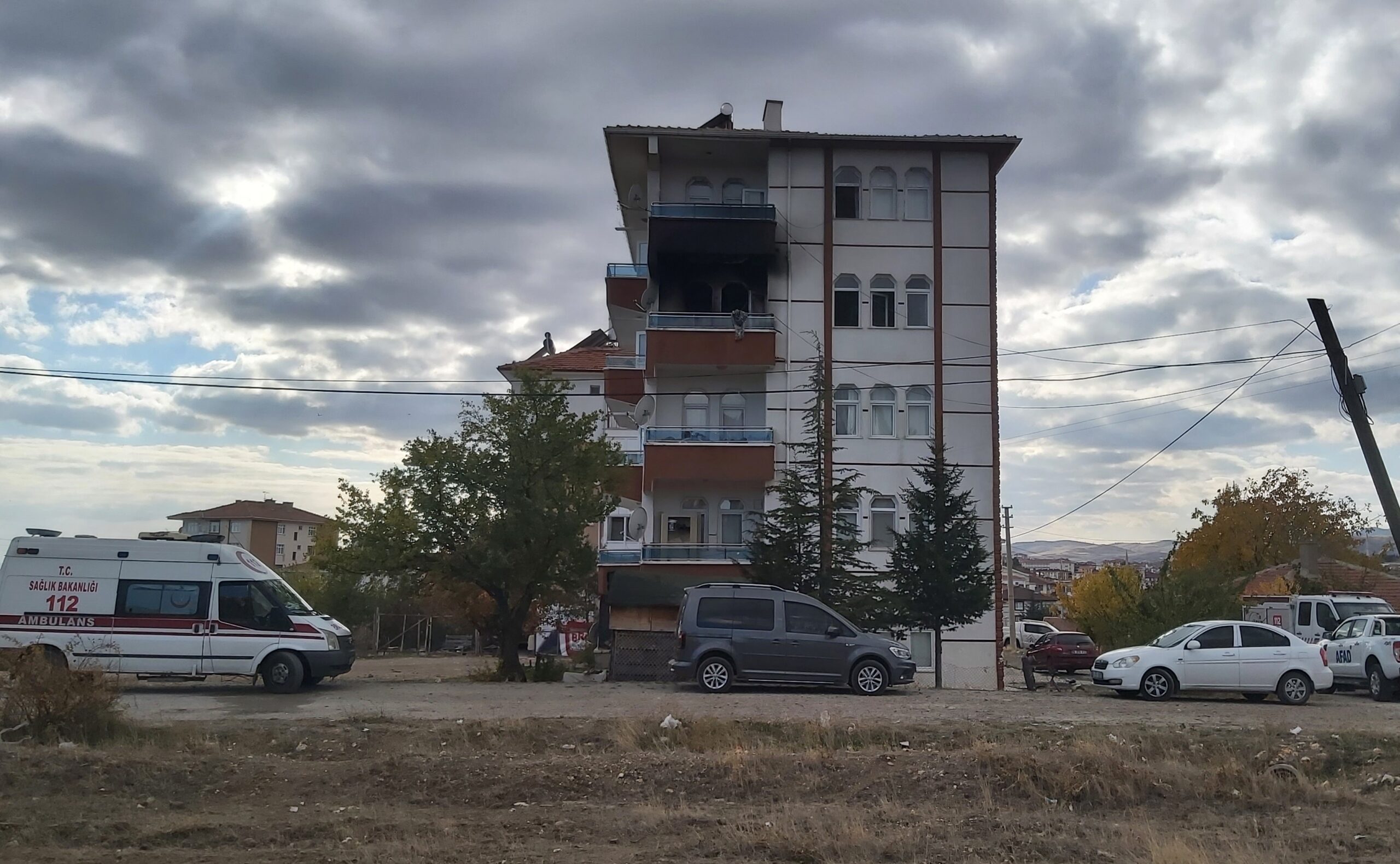 Apartmanda çıkan yangında 11 kişi etkilendi